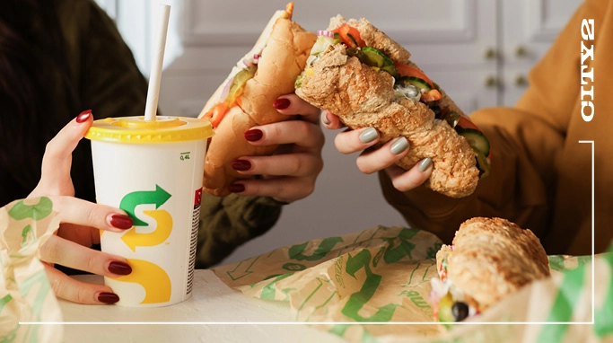 Frisklavede sandwiches og wraps fra Subway i City2, lavet med friske råvarer og masser af smag.